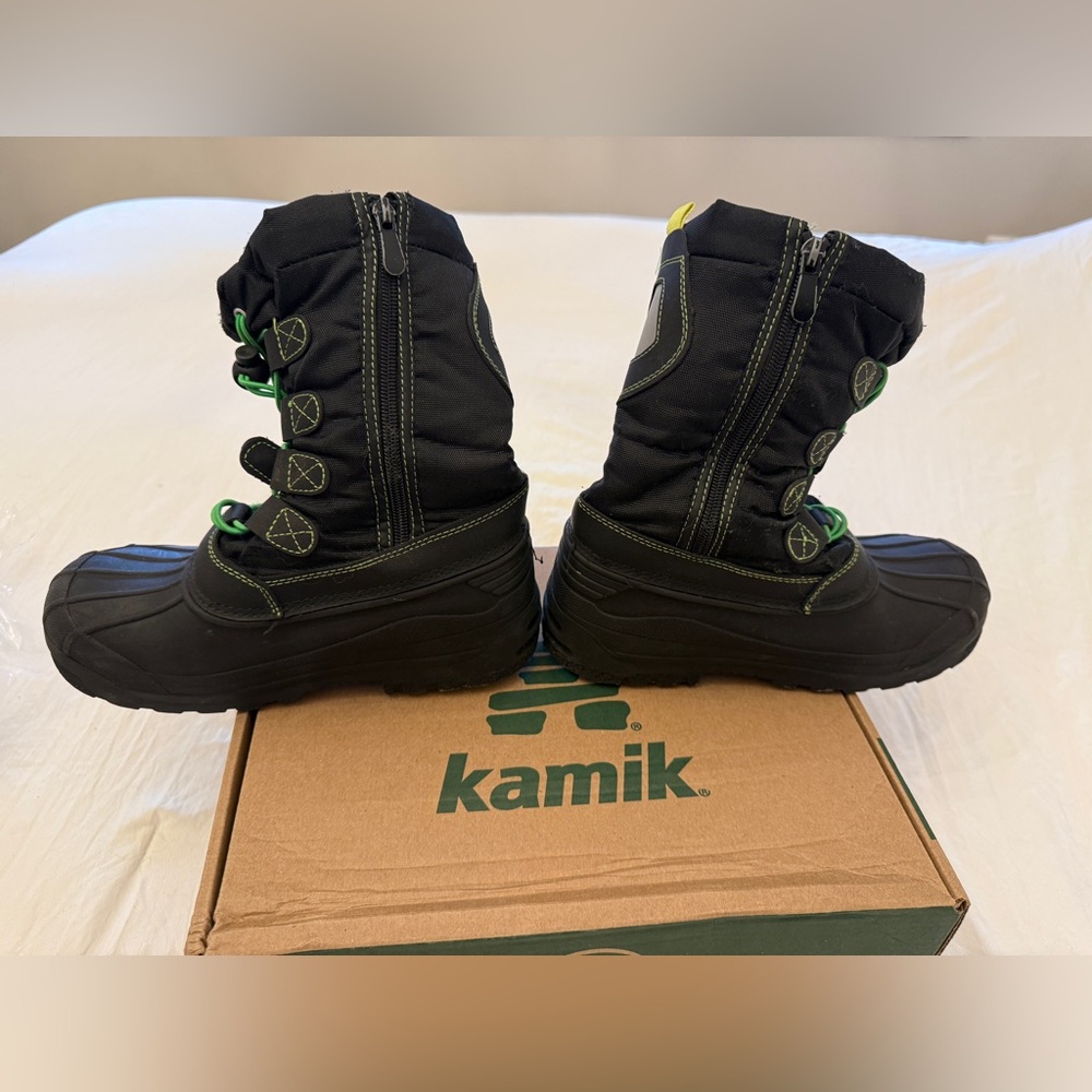 Black Boots with Green Laces - Picture 5 of 6